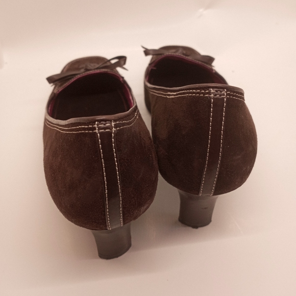 Cole Haan Classic Brown Suede kitten heels - Picture 9 of 9